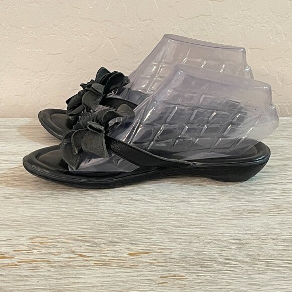 Born Concept BOC 6 Black Leather Flower Small Heel Thong Sandals - Picture 7 of 11